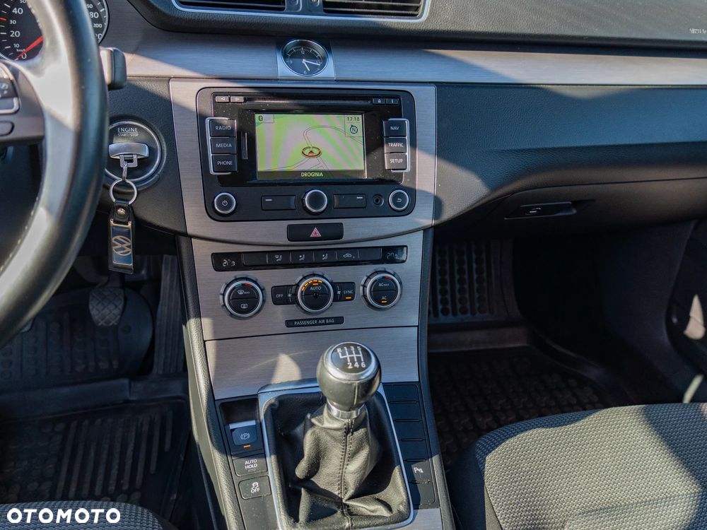 Volkswagen Passat 1.8 TSI Comfortline - 14