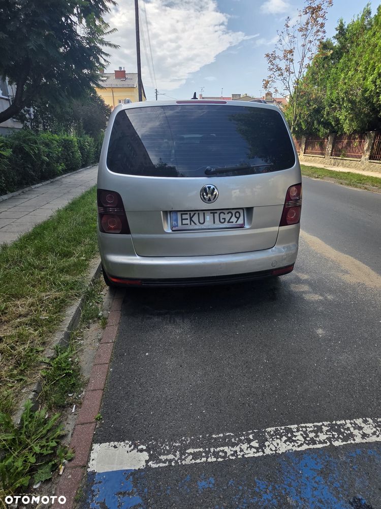 Volkswagen Touran - 4