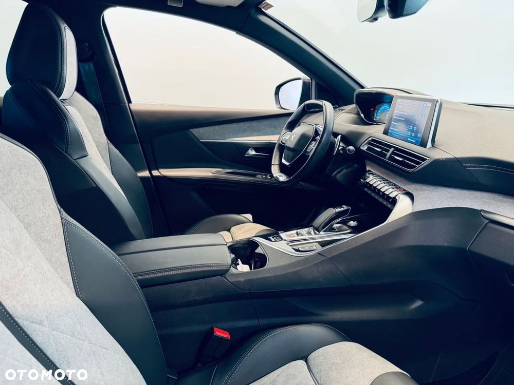 Peugeot 3008 1.6 PureTech Hybrid4 PHEV GT S&S EAT8 - 8