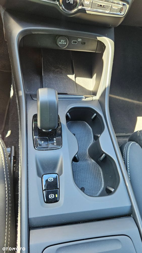 Volvo XC 40 B3 Core - 19