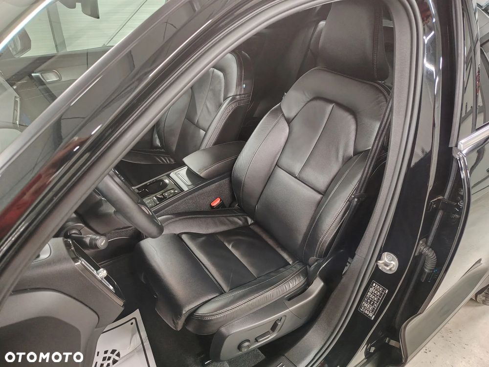 Volvo XC 40 B3 Plus Dark - 21