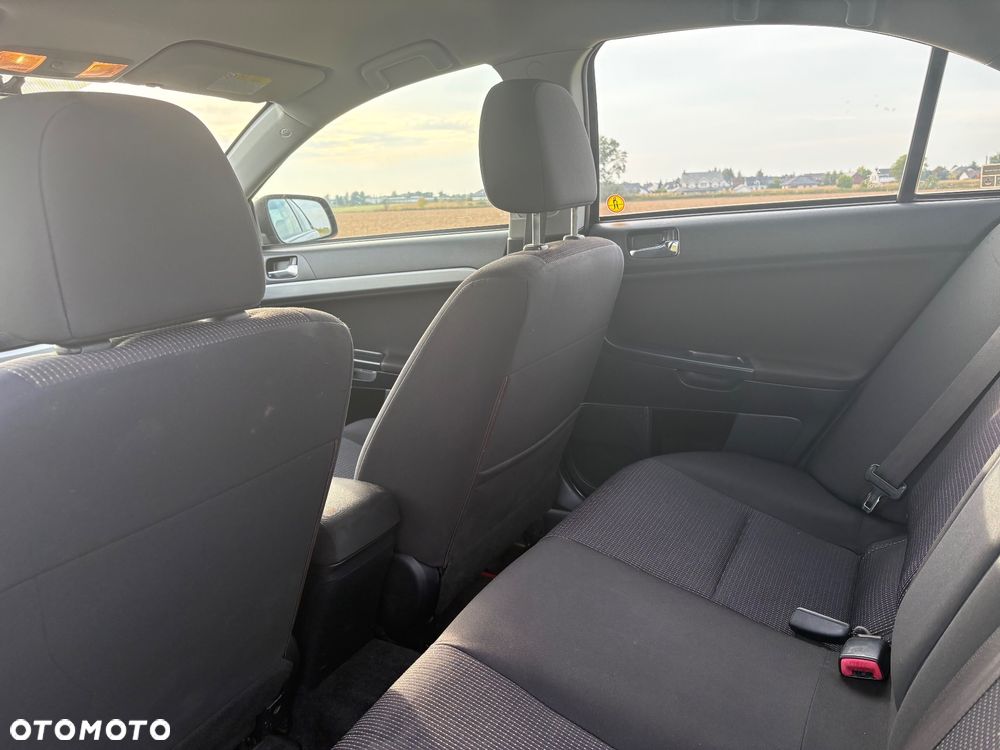 Mitsubishi Lancer 1.5 - 9