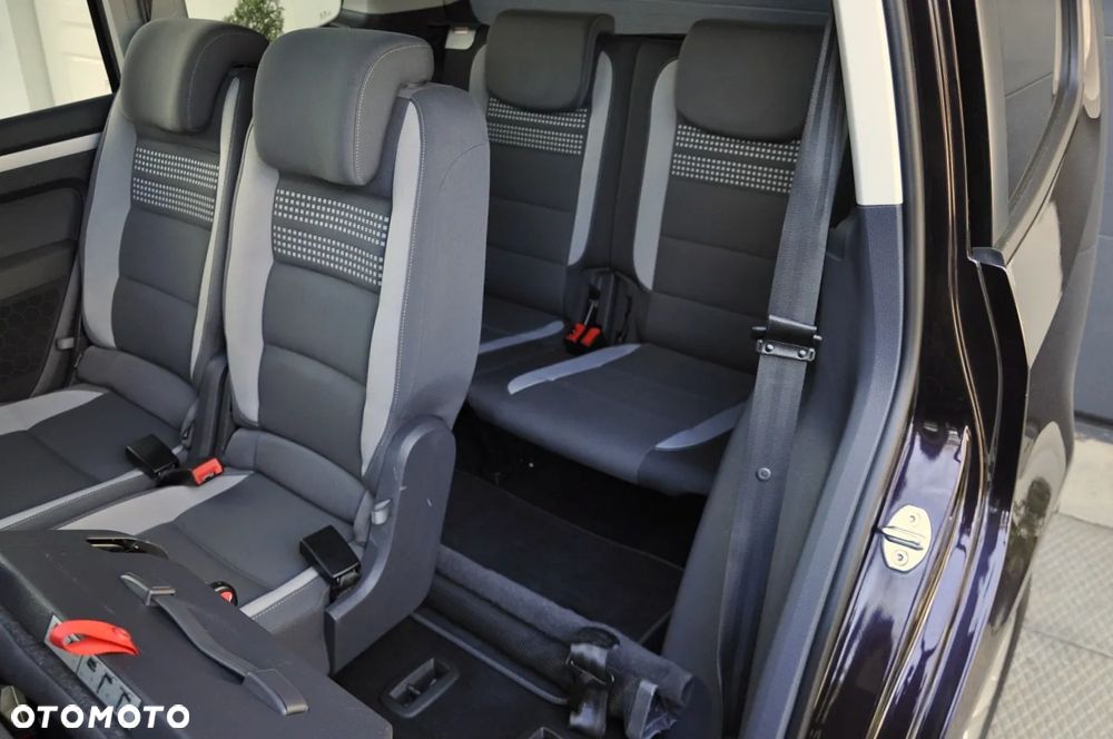 Volkswagen Touran - 11
