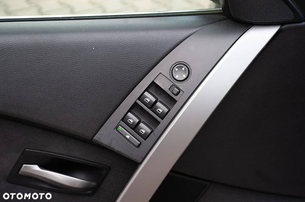 BMW Seria 5 525i Touring - 36