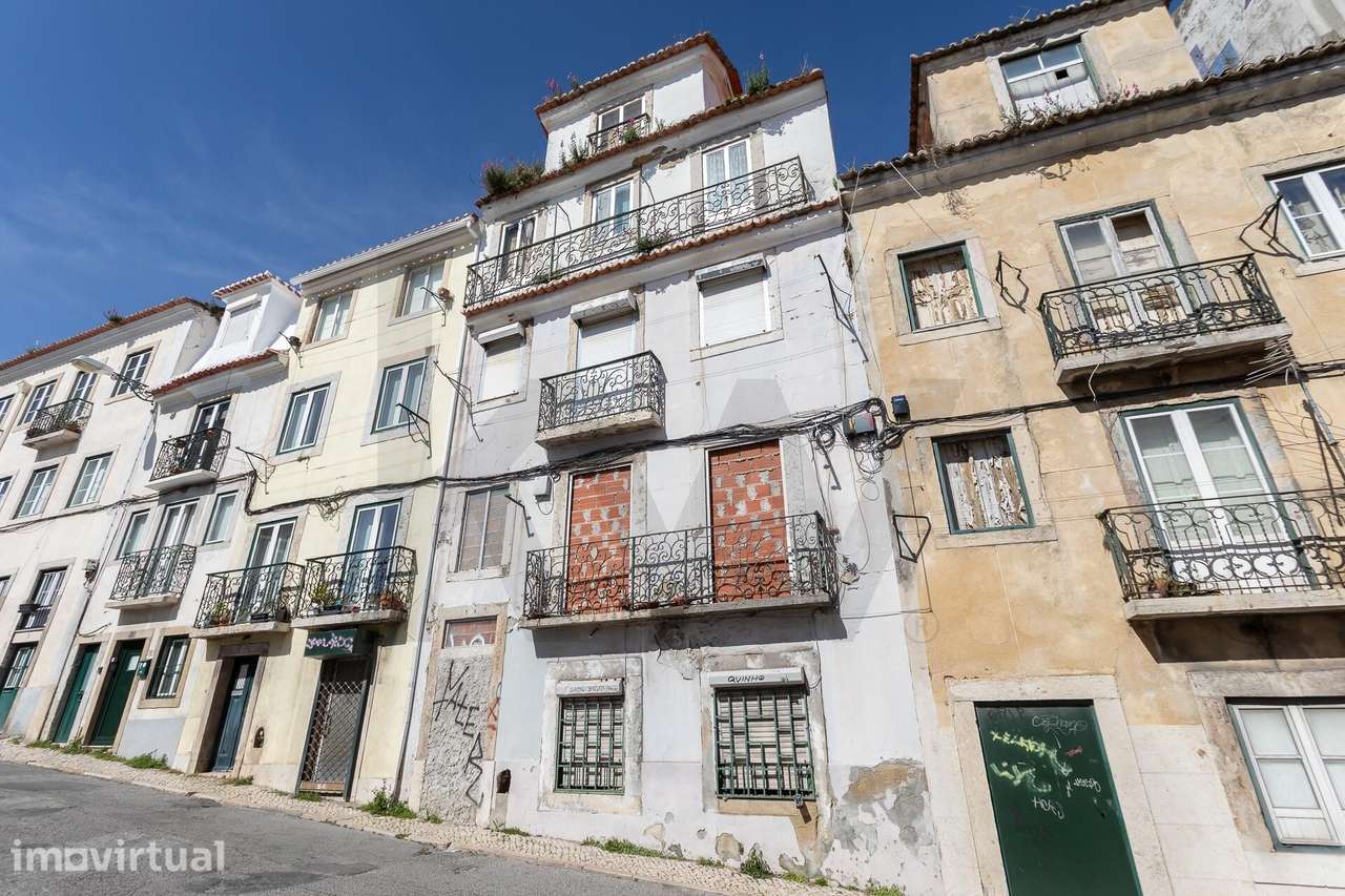Prédio para reabilitação junto ao Miradouro da Graça | Elevado pote - Grande imagem: 3/20