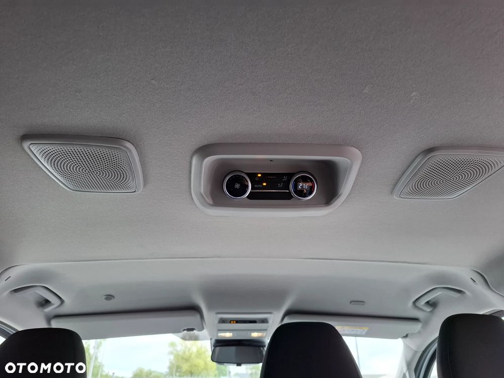Volkswagen Caravelle - 14