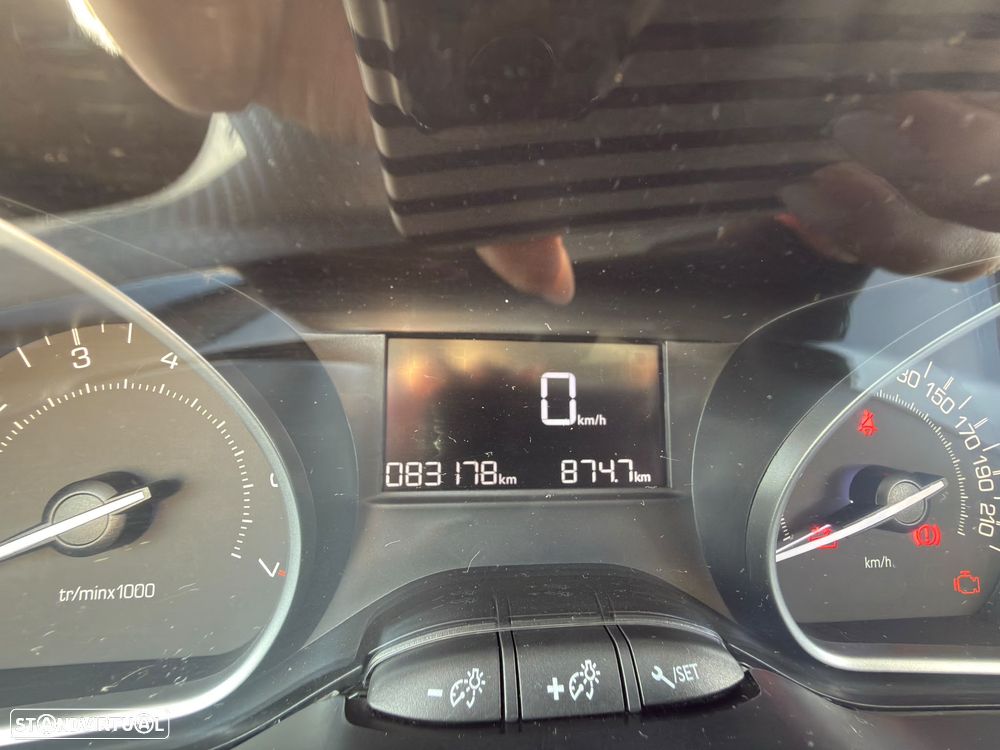 Peugeot 208 1.2 PureTech Style - 8