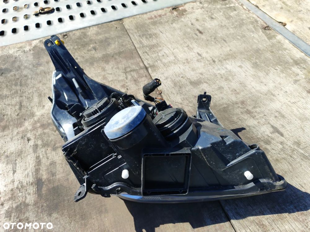 lampa przód lewa + prawa soczewka kompletna EUROPA do OPEL Vectra C Lift 05- - 10