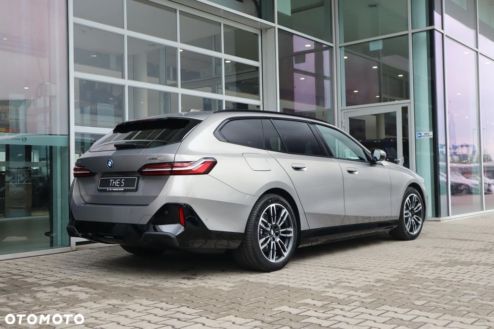 BMW i5 - 4