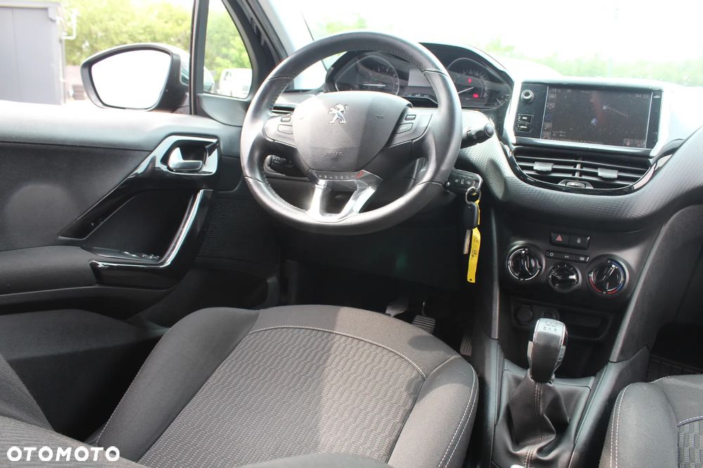 Peugeot 208 PureTech 82 Allure - 18