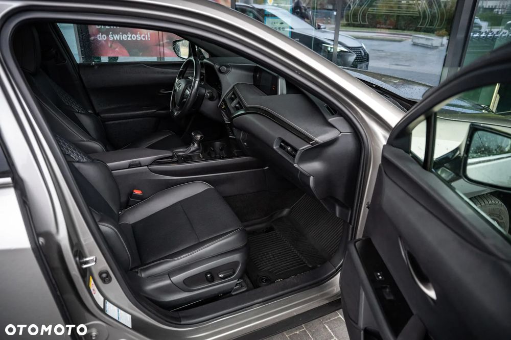 Lexus UX 250h Prestige AWD - 24