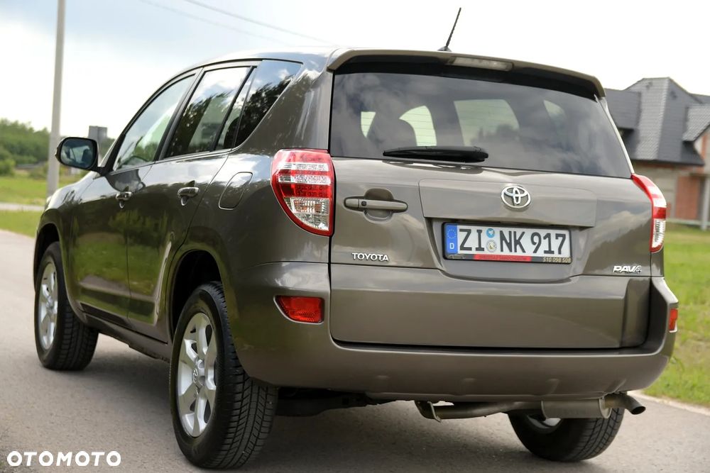Toyota RAV4 - 6