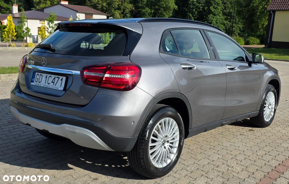 Mercedes-Benz GLA 200 7G-DCT - 5