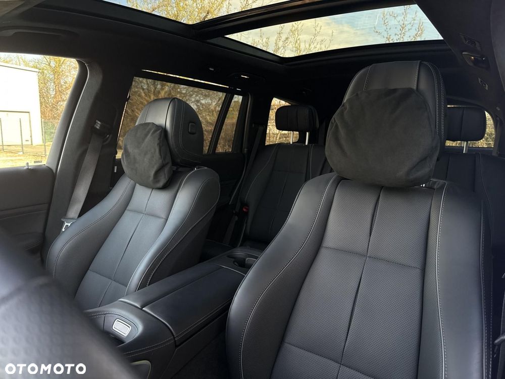 Mercedes-Benz GLS - 12