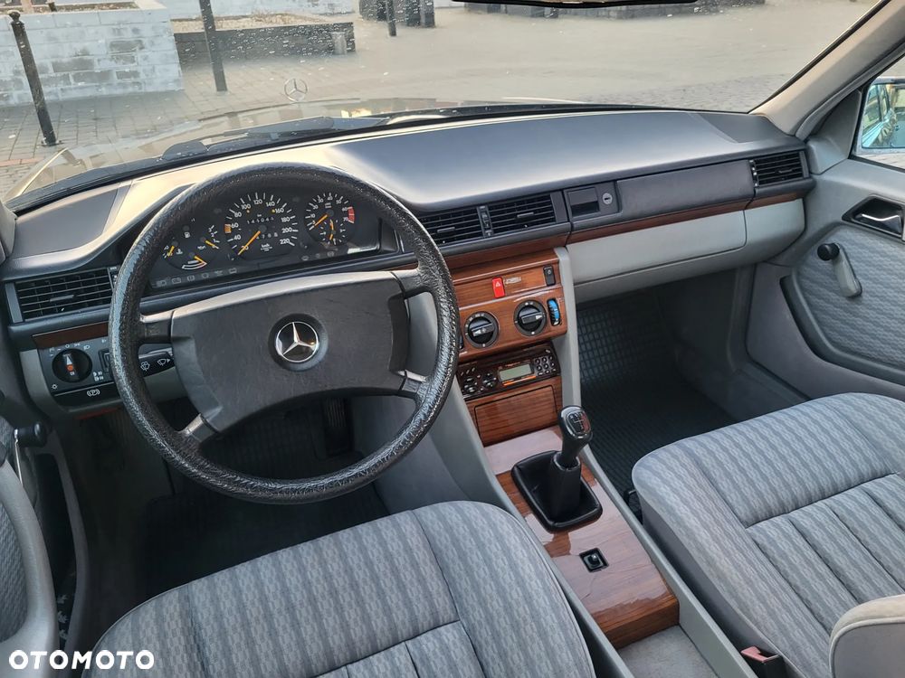 Mercedes-Benz W124 (1984-1993) - 14