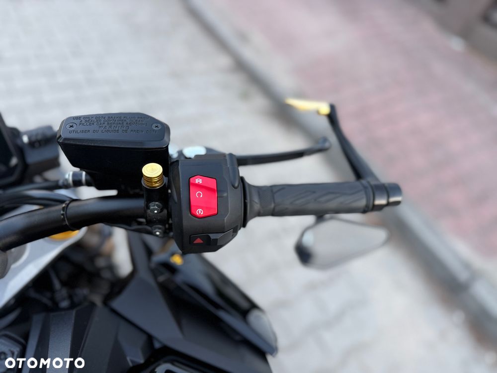 Suzuki GSX - 28