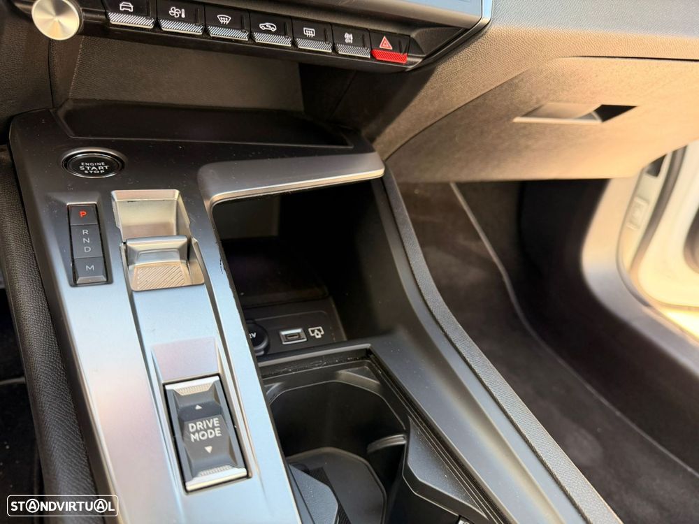 Peugeot 308 1.2 PureTech Allure EAT8 - 18