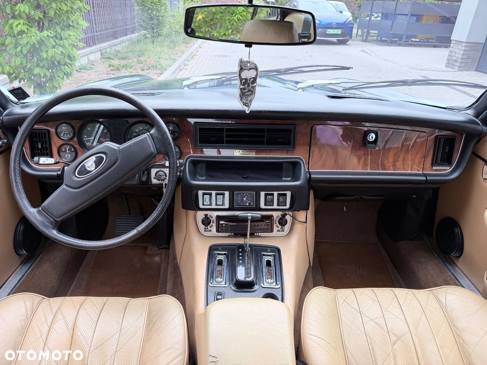 Jaguar XJ - 19