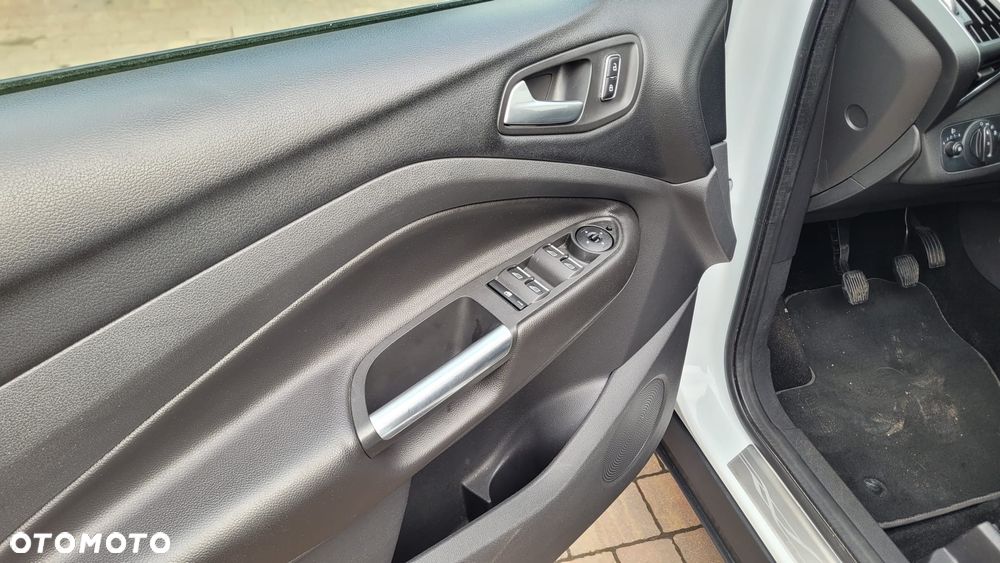Ford Kuga 2.0 TDCi 2x4 Titanium - 28