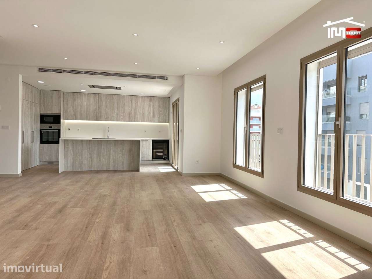 Apartamento T1 Com Logradouro Grande de 47m2 - Grande imagem: 2/18