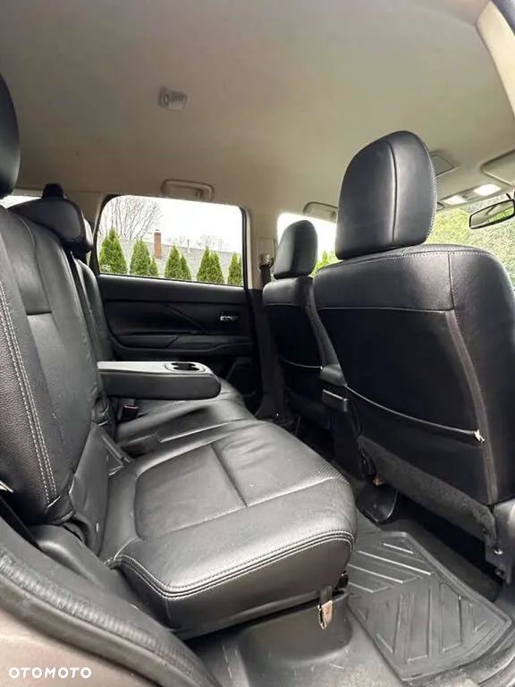 Mitsubishi Outlander 2.4 Instyle NAVI EU5 CVT - 13