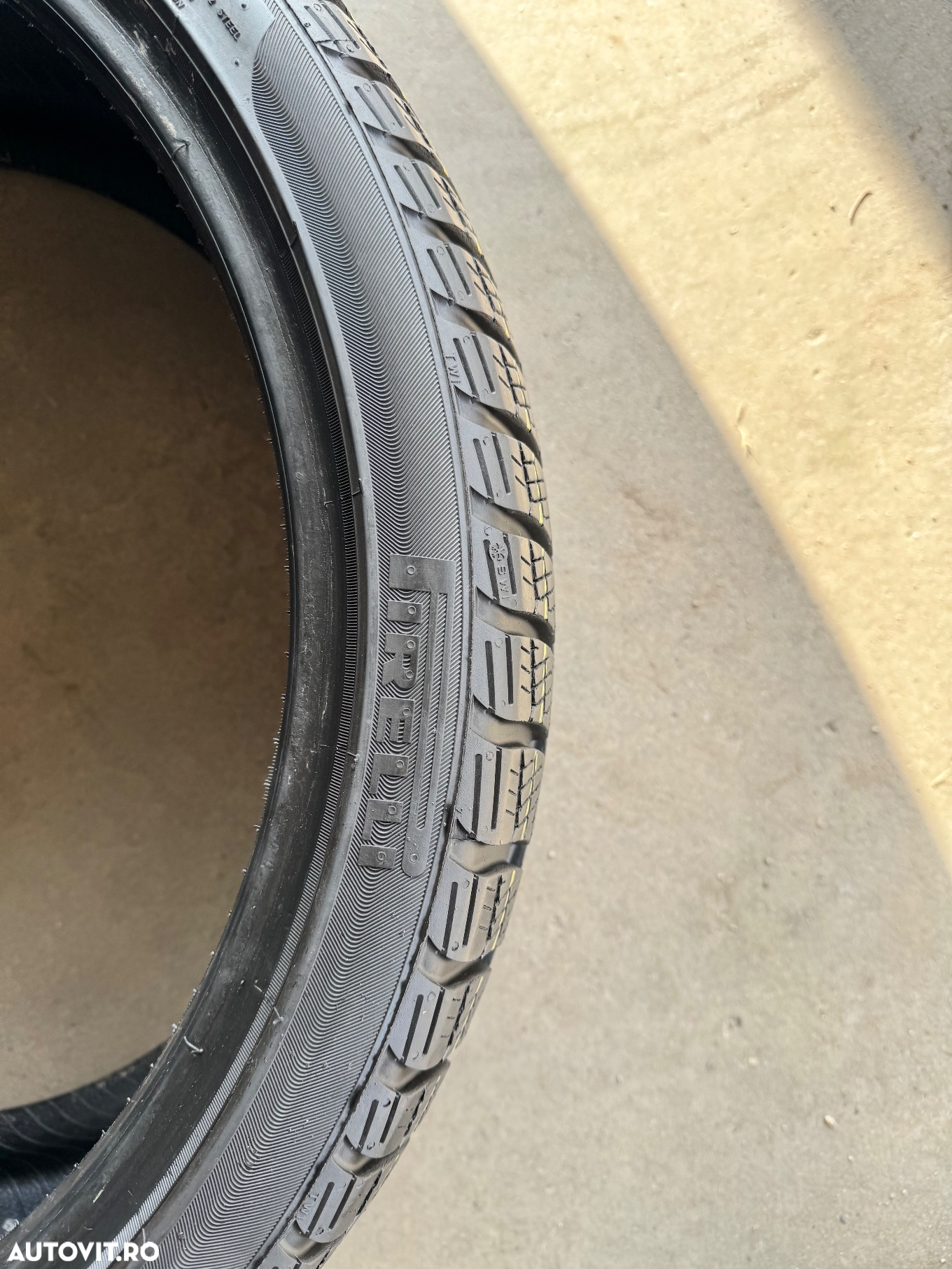 Vând 4 anvelope 235/35/19 Pirelli de iarnă ca noi - 7
