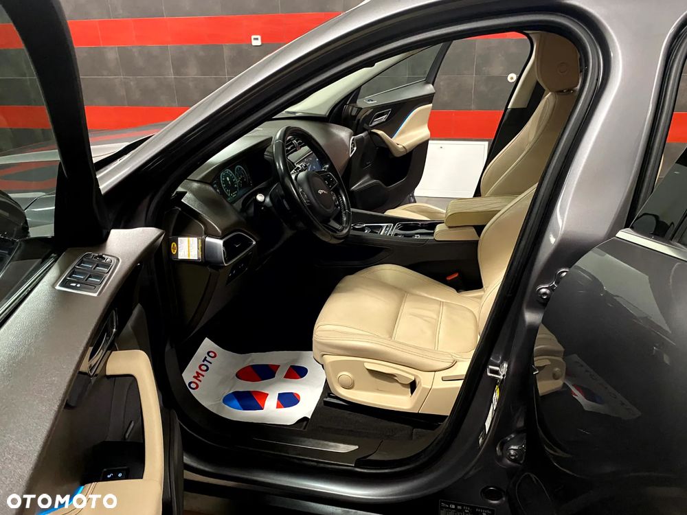 Jaguar F-Pace 20d AWD Pure - 18