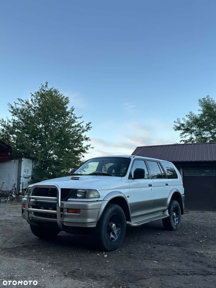 Mitsubishi Pajero 2.5 TD GLS - 1