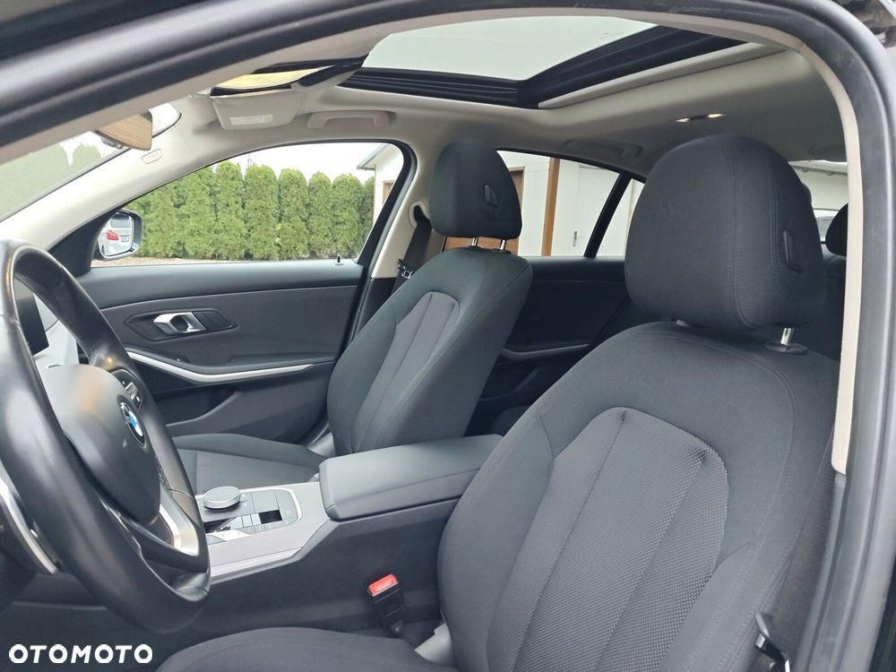 BMW Seria 3 318i - 12