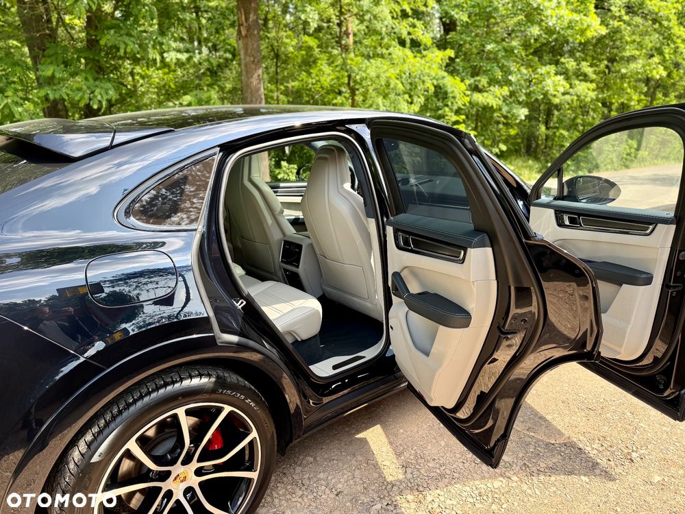 Porsche Cayenne Coupe GTS - 9