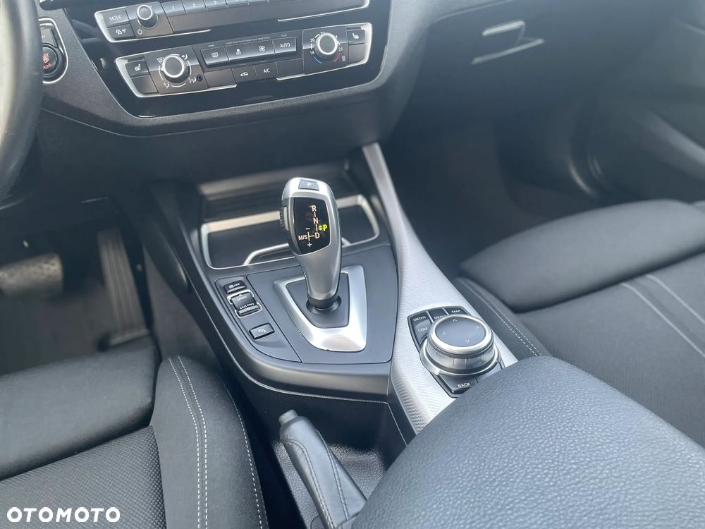 BMW Seria 1 118i Edition M Sport Shadow - 12