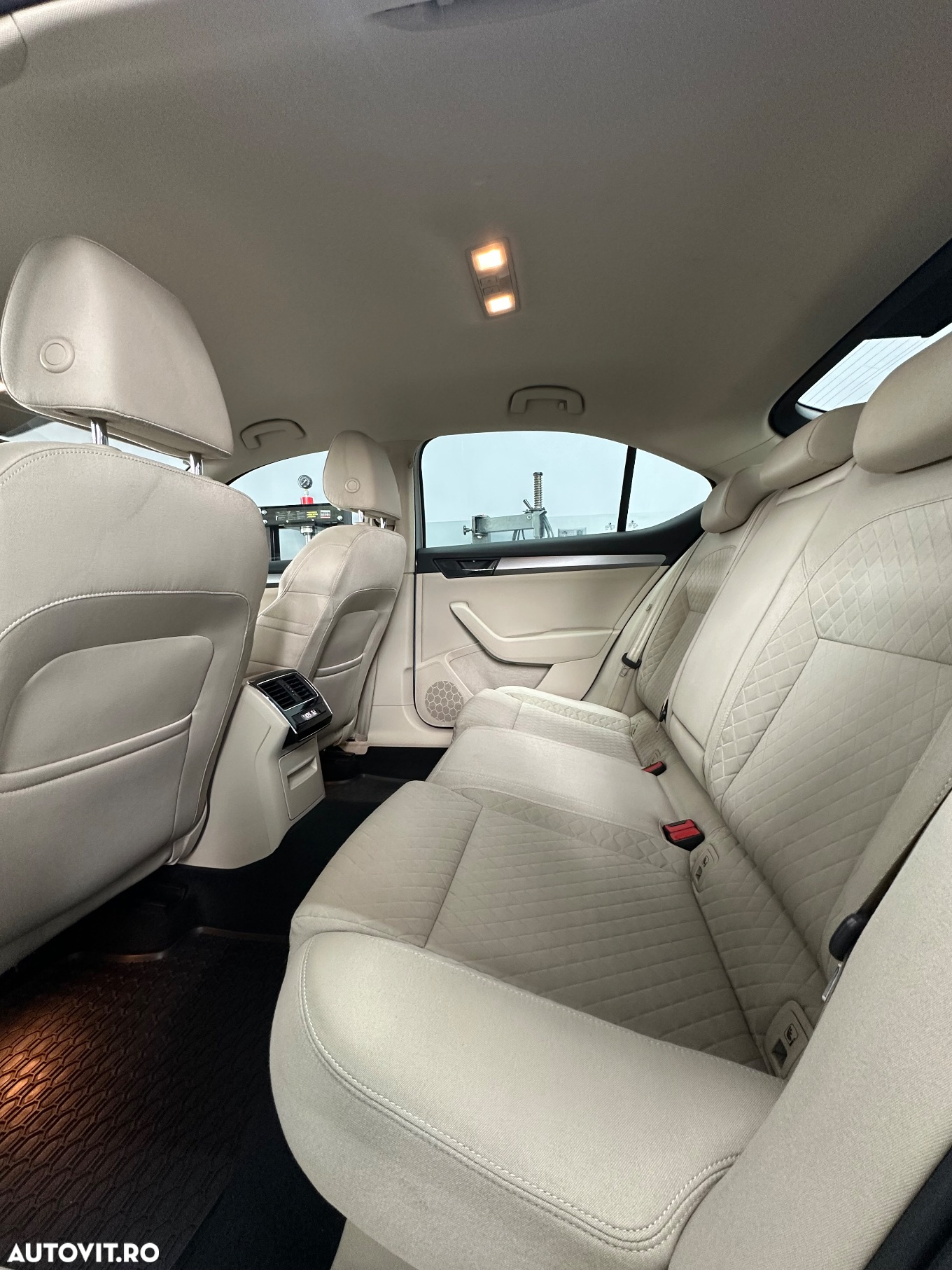 Skoda Superb 1.6 TDI Style - 22