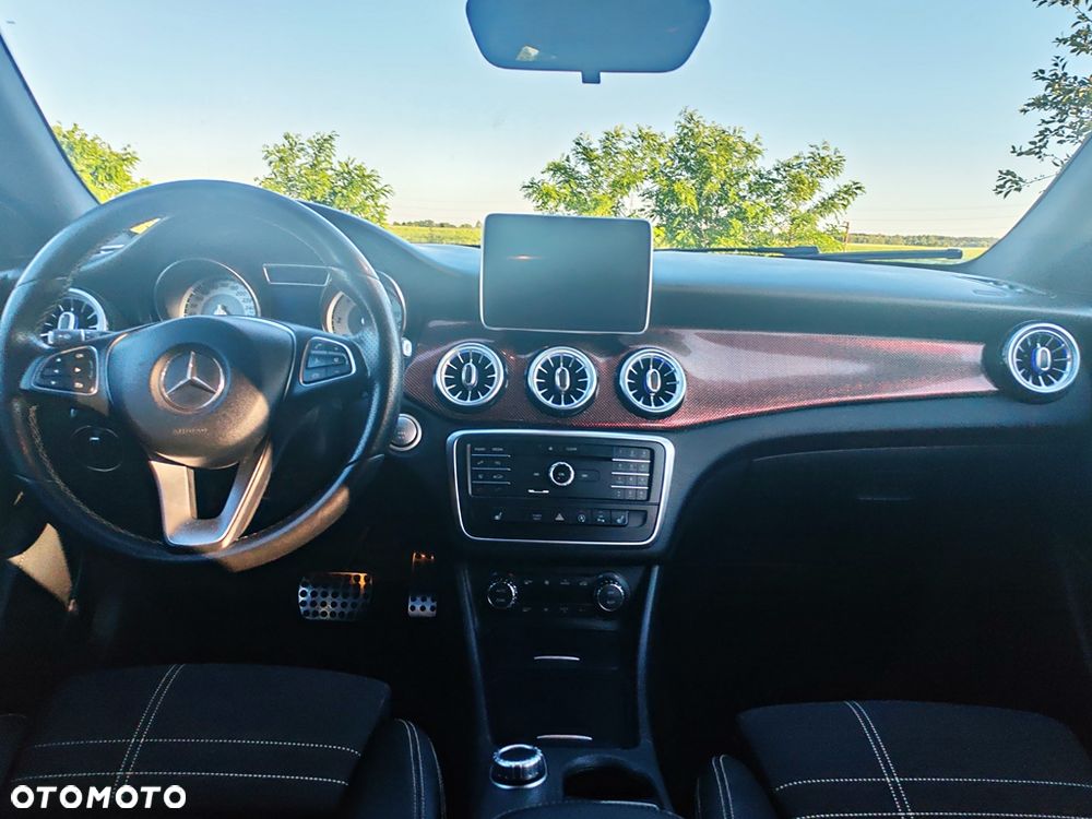 Mercedes-Benz CLA 220 d 7G-DCT Urban - 20