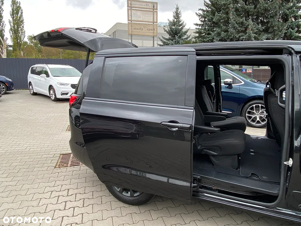 Chrysler Pacifica - 16