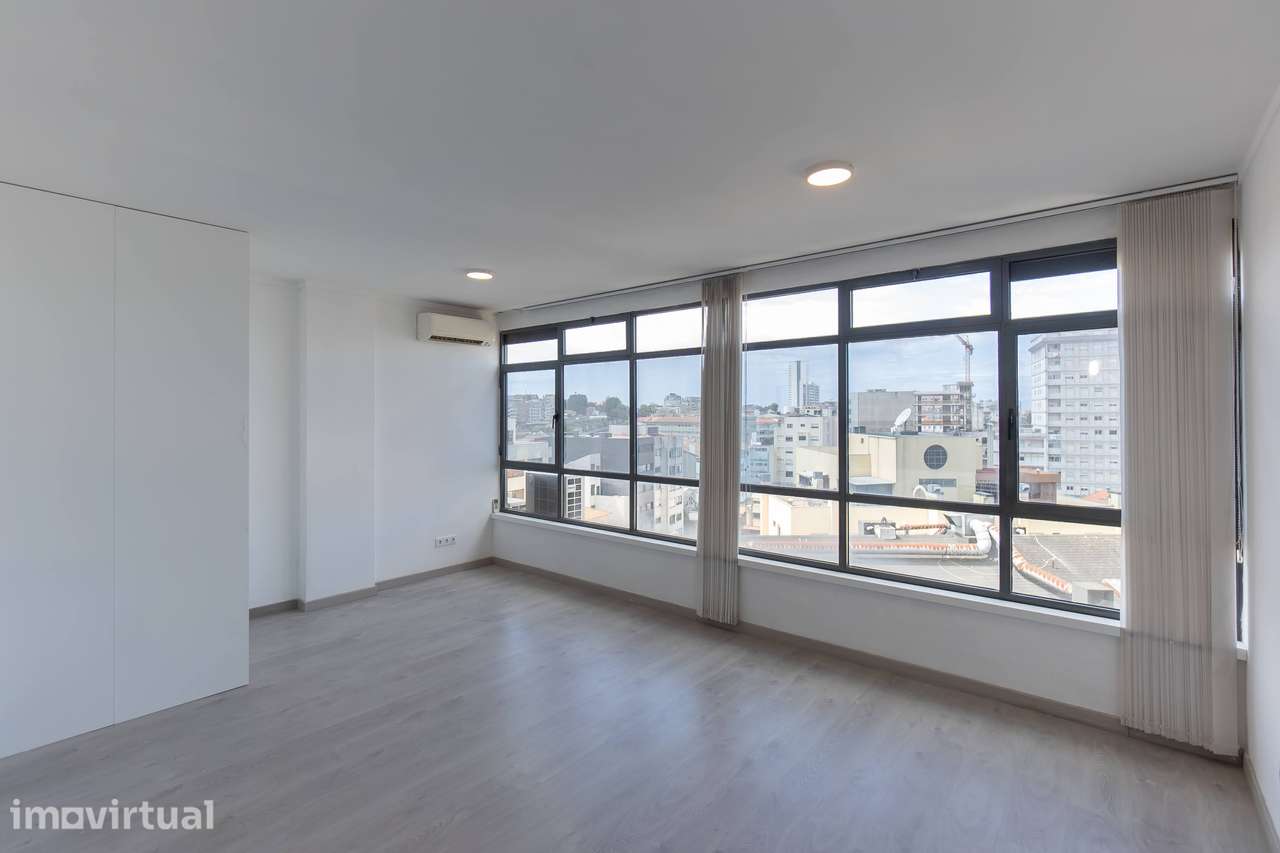 Apartamento T0+1 remodelado - Grande imagem: 2/26