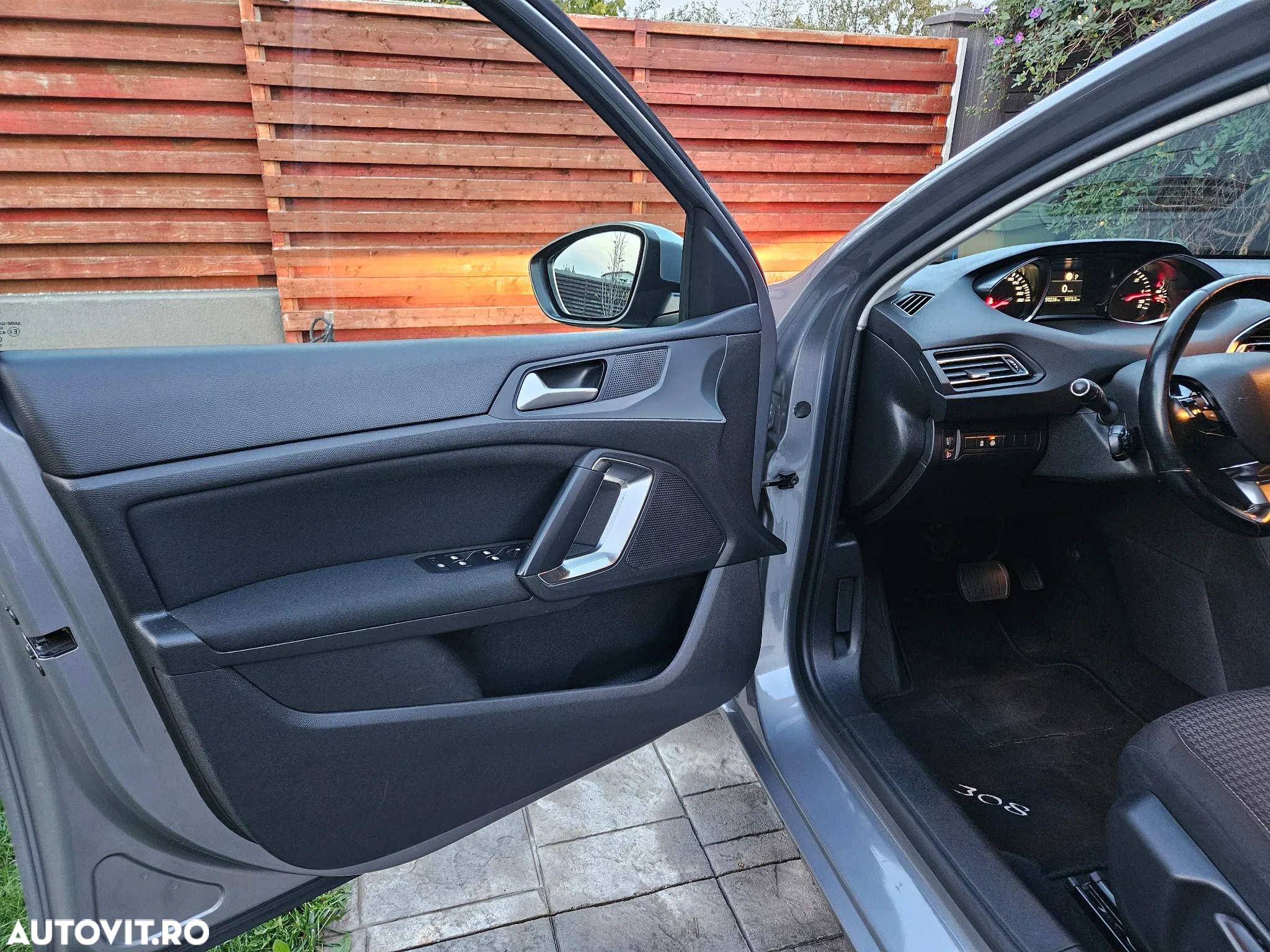Peugeot 308 SW BlueHDi 120 EAT6 Stop & Start Active Business-Paket - 16