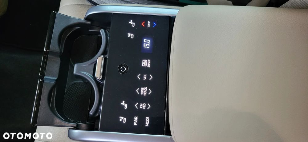 Toyota Camry 2.5 Hybrid Executive CVT - 23