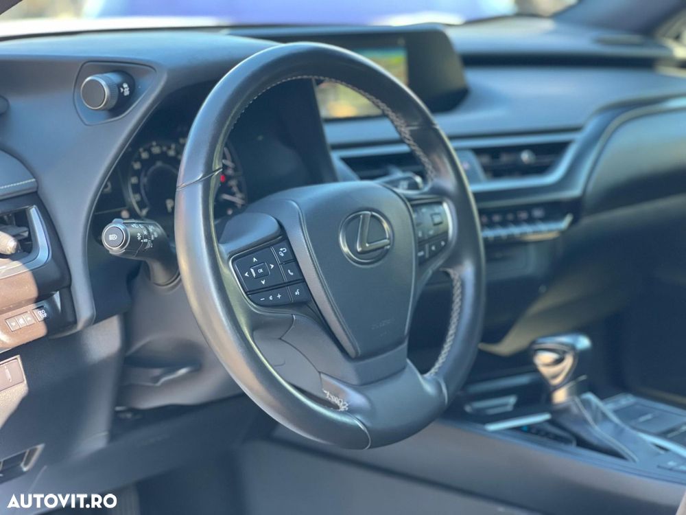 Lexus UX 250h FWD Business - 8