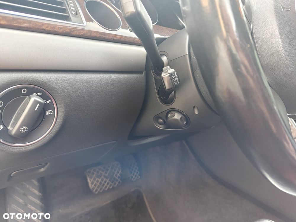 Audi A8 4.2 Quattro - 13