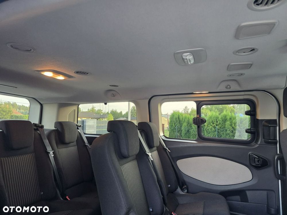 Ford Tourneo Custom - 24