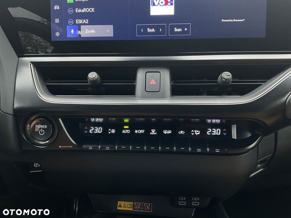 Lexus UX 300h F Sport Design AWD - 28