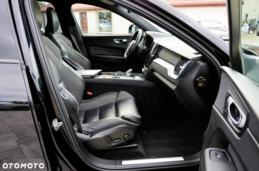 Volvo XC 60 T8 Plug-In Hybrid AWD Ultra Black Edition - 20