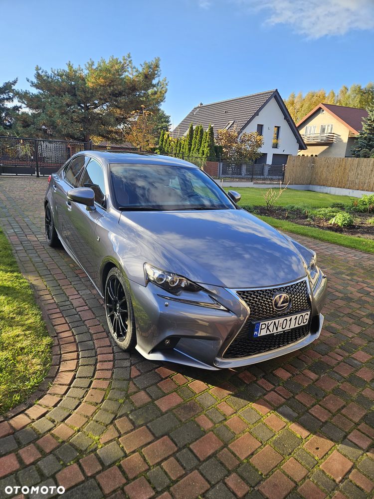 Lexus IS F Sport - 6