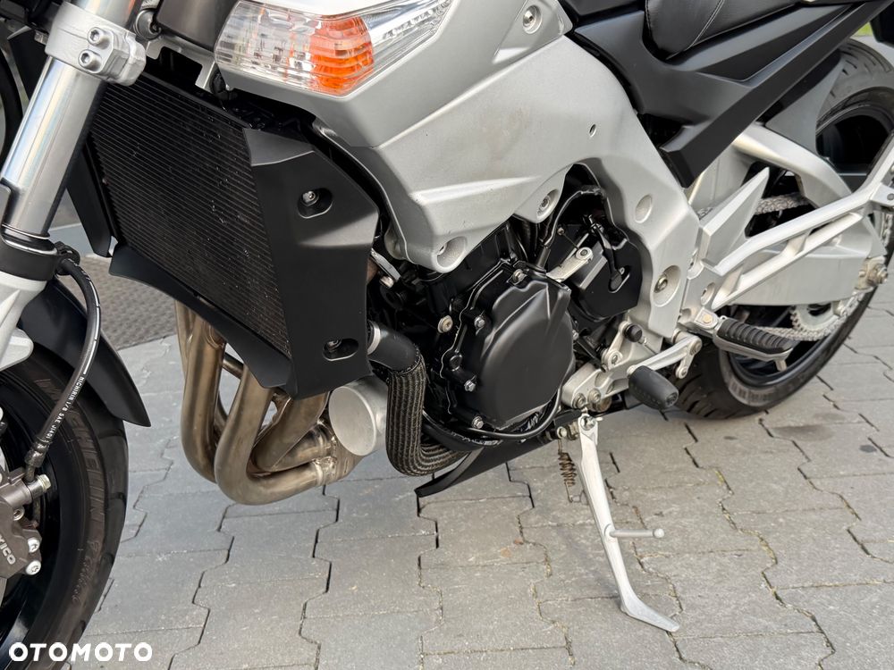 Suzuki GSR - 35