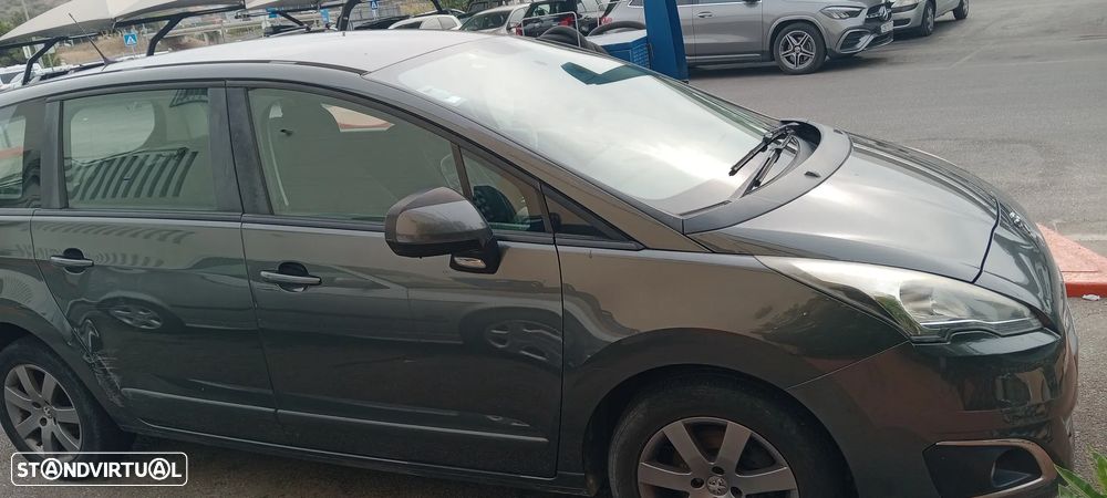 Peugeot 5008 - 8