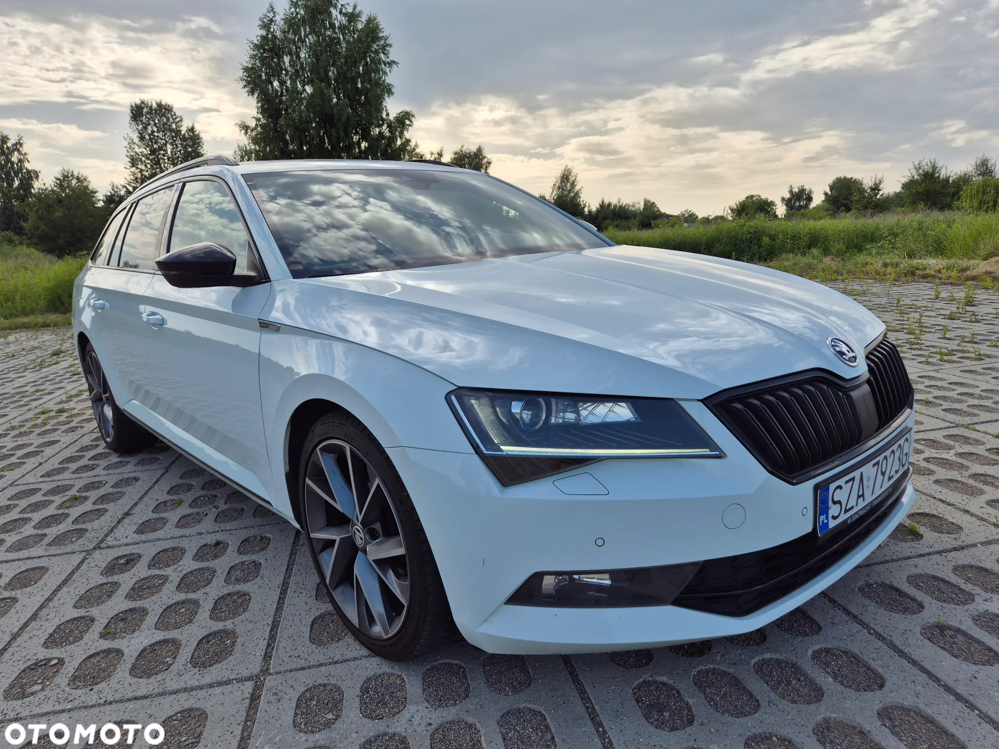 Skoda Superb 2.0 TDI 4x4 DSG Sportline - 37