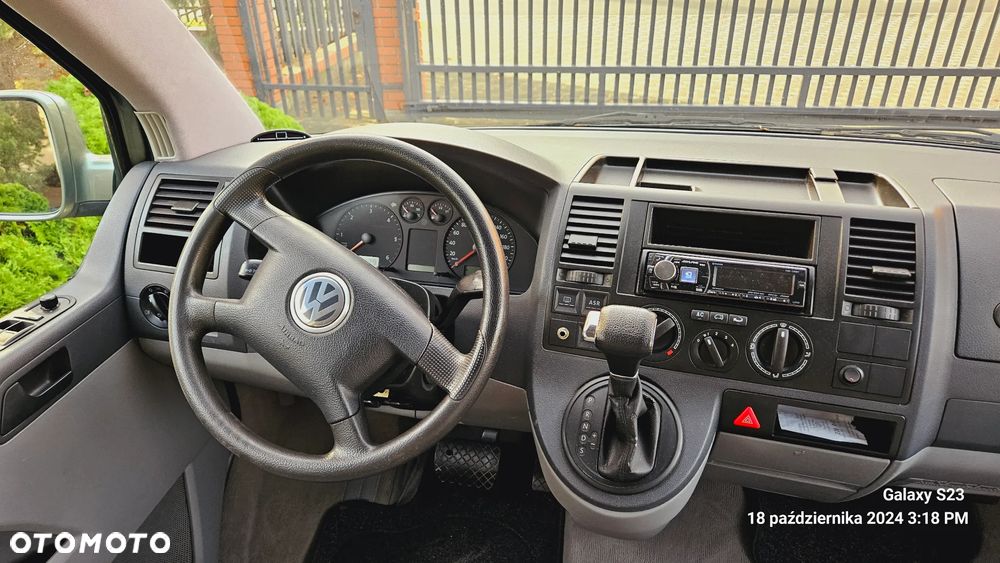 Volkswagen Caravelle - 27