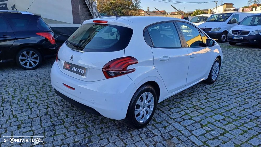 Peugeot 208 - 4