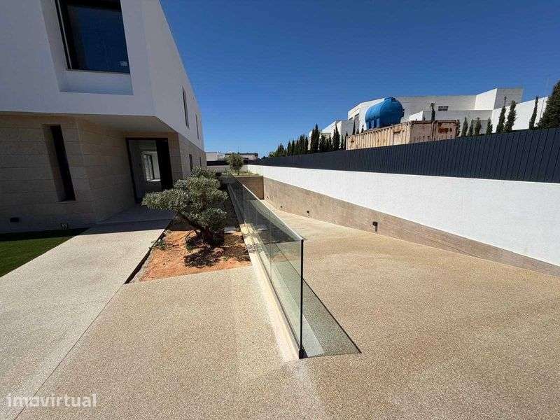 Moradia Unifamiliar - Grande imagem: 4/12