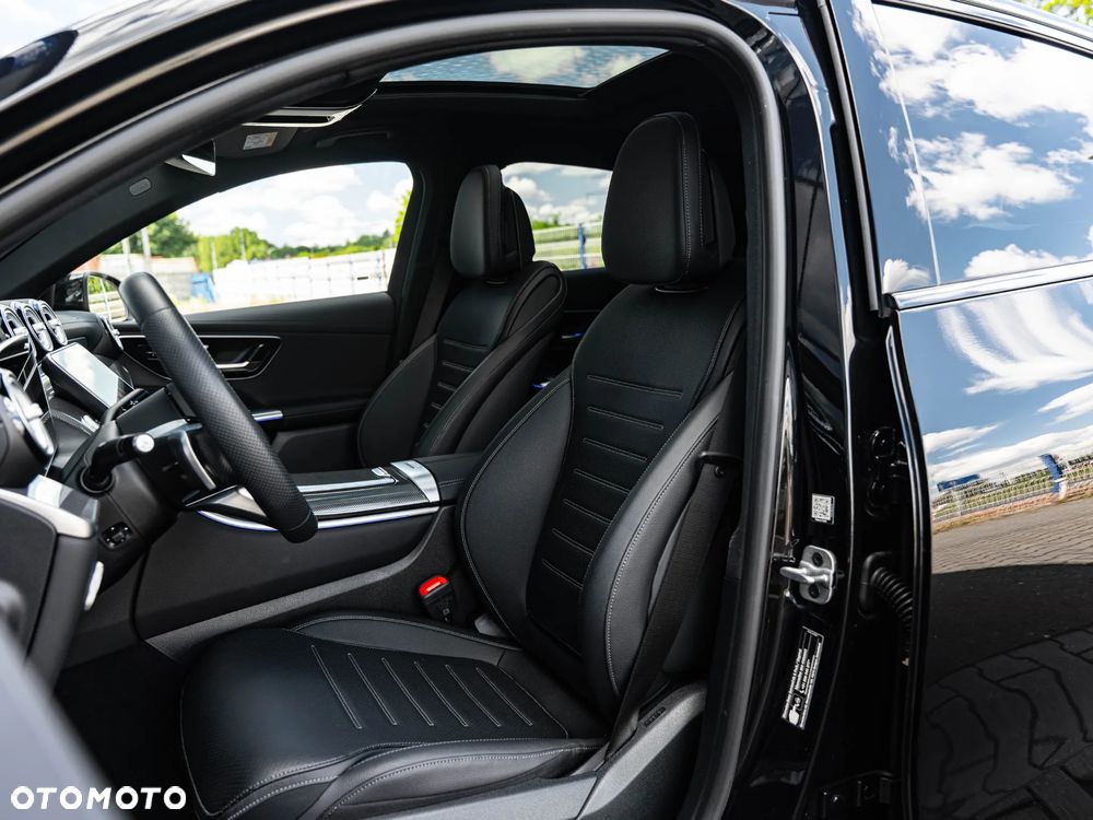 Mercedes-Benz GLC 300 e 4Matic 9G-TRONIC AMG Line - 24